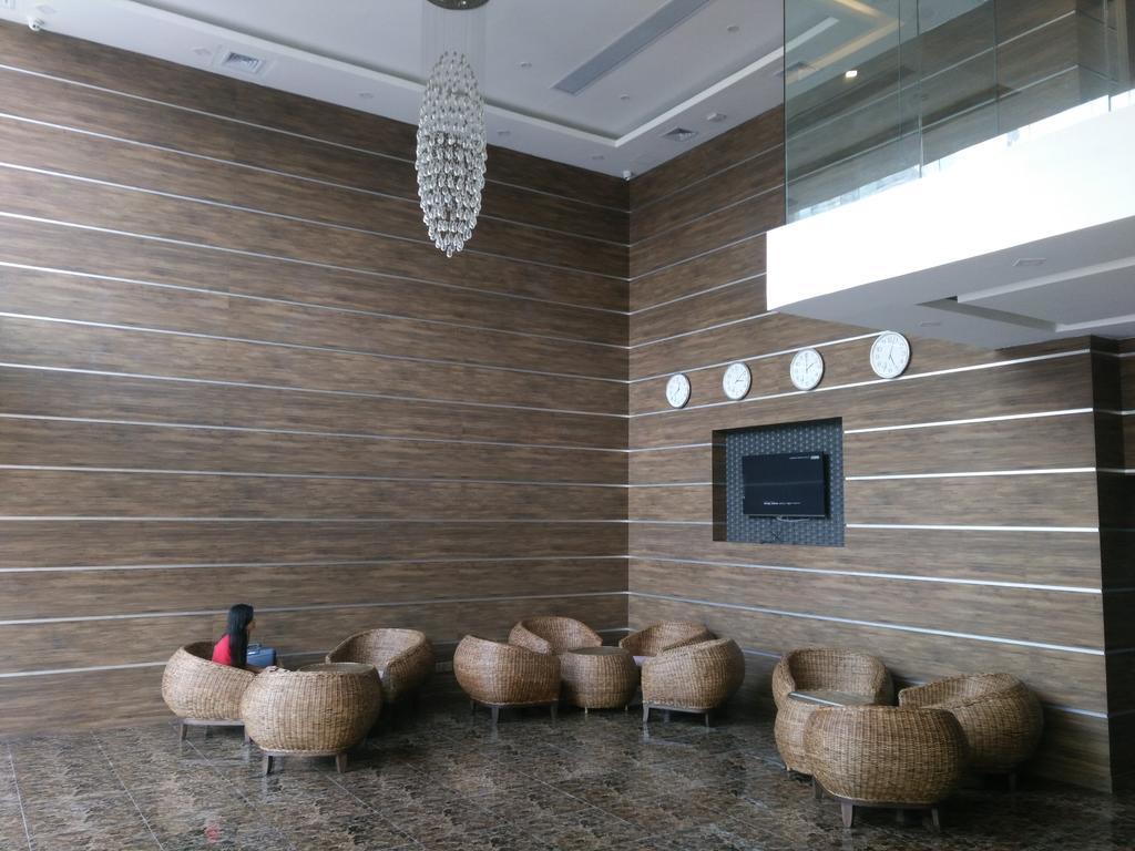 Elegant Hotel Pyi Thar Yar Yangón Exterior foto