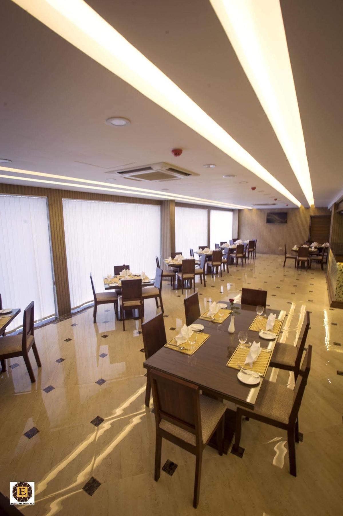 Elegant Hotel Pyi Thar Yar Yangón Exterior foto
