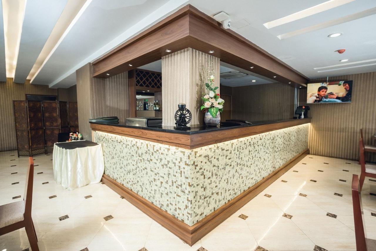 Elegant Hotel Pyi Thar Yar Yangón Exterior foto